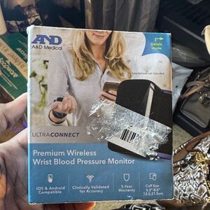 UltraConnect Wireless Wrist Blood Pressure Monitor - Black